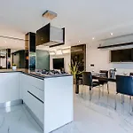 Apartment Gorgeous In