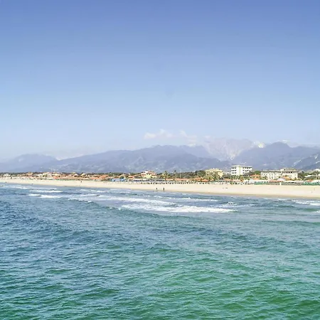 Appartement In With Sauna Lido di Camaiore